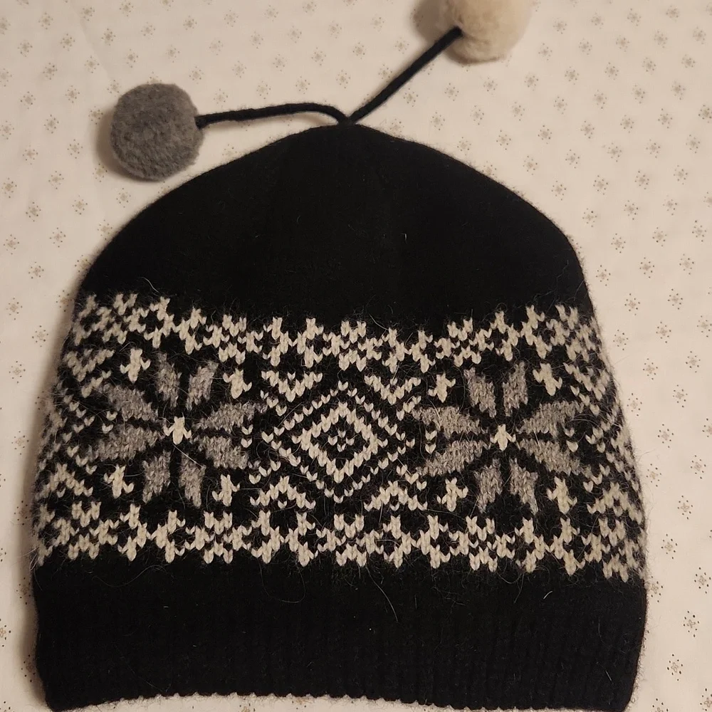 Icewear Papey Angora Blend Wool Black and Gray Winter Pom-Pom Beanie OS Kids
